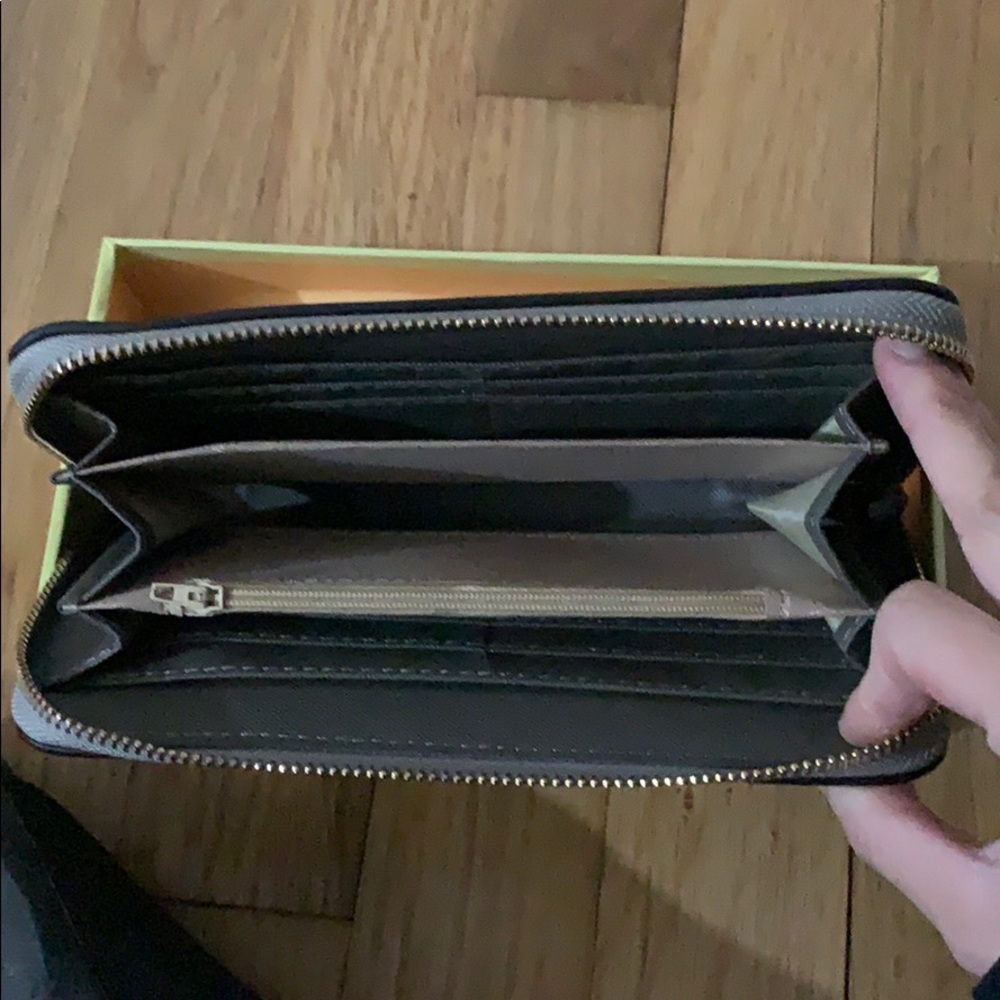 Wallet - Picture 2 of 6